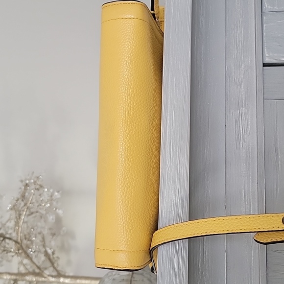 Super Cute Kate Spade ♠️ Knott Pebbled Leather Small Crossbody - Picture 4 of 5